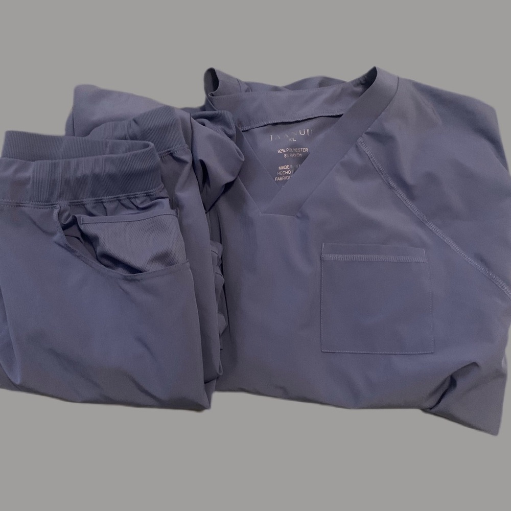 Men’s JAANUU Scrub set, new w/o tags